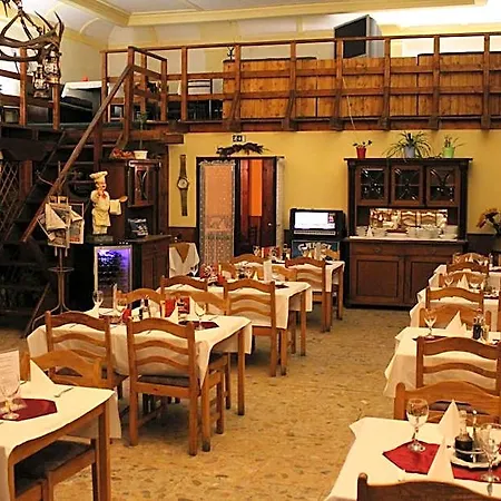 Max Simek Hotel